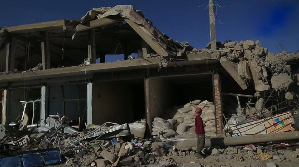 دير الزور: قصف لقسد يقتل رجلاً مسناً وامرأة.. وعناصر داعش “ينتشرون بين المدنيين عند اقتراب الطيران”