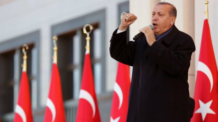 حزب إردوغان يتعهّد بالعمل من أجل “قيادة جديدة وشرعية في سوريا”