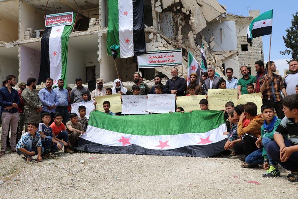 ريف حلب: مظاهرات تطالب تركيا بتفعيل نقاط المراقبة.. ووفد عسكري تركي يصل مناطق غربي إدلب