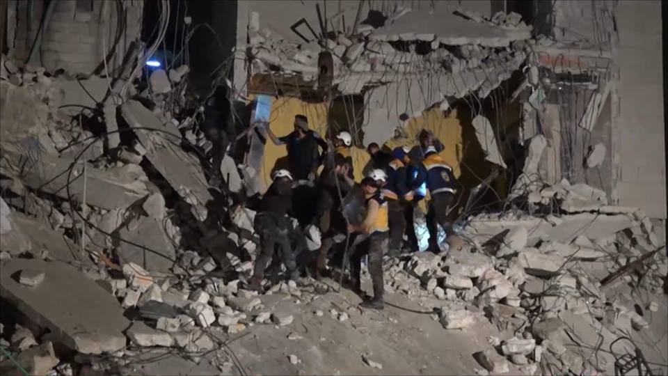 غارات يرحج أنها روسية على ريف إدلب تخلف 45 قتيلاً.. وروسيا تنفي مسؤوليتها