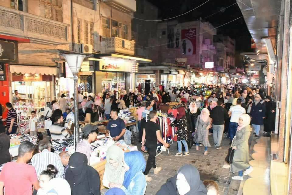 مع اقتراب العيد.. غلاء بأسعار الملابس في حماة وإقبال على الشراء من “البالة”
