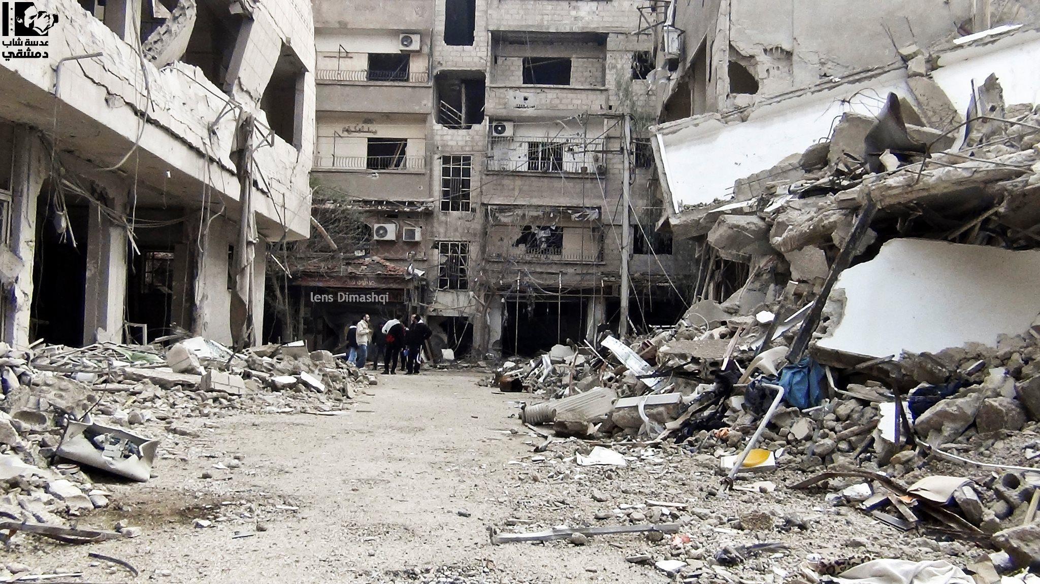 تحضيراً للعيد: حملة تنظيف وإزالة أنقاض في شوارع عين ترما بالغوطة الشرقية