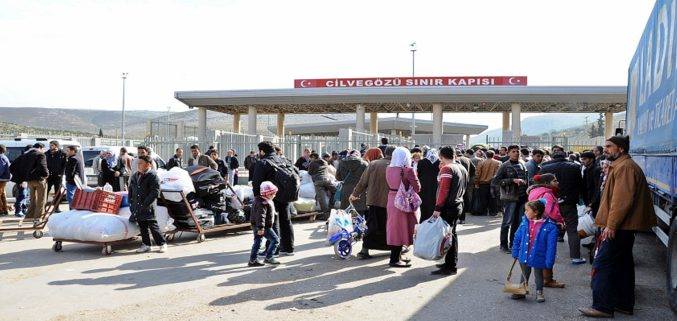 الآلاف يعودون إلى تركيا بعد قضاء إجازة العيد في الداخل السوري