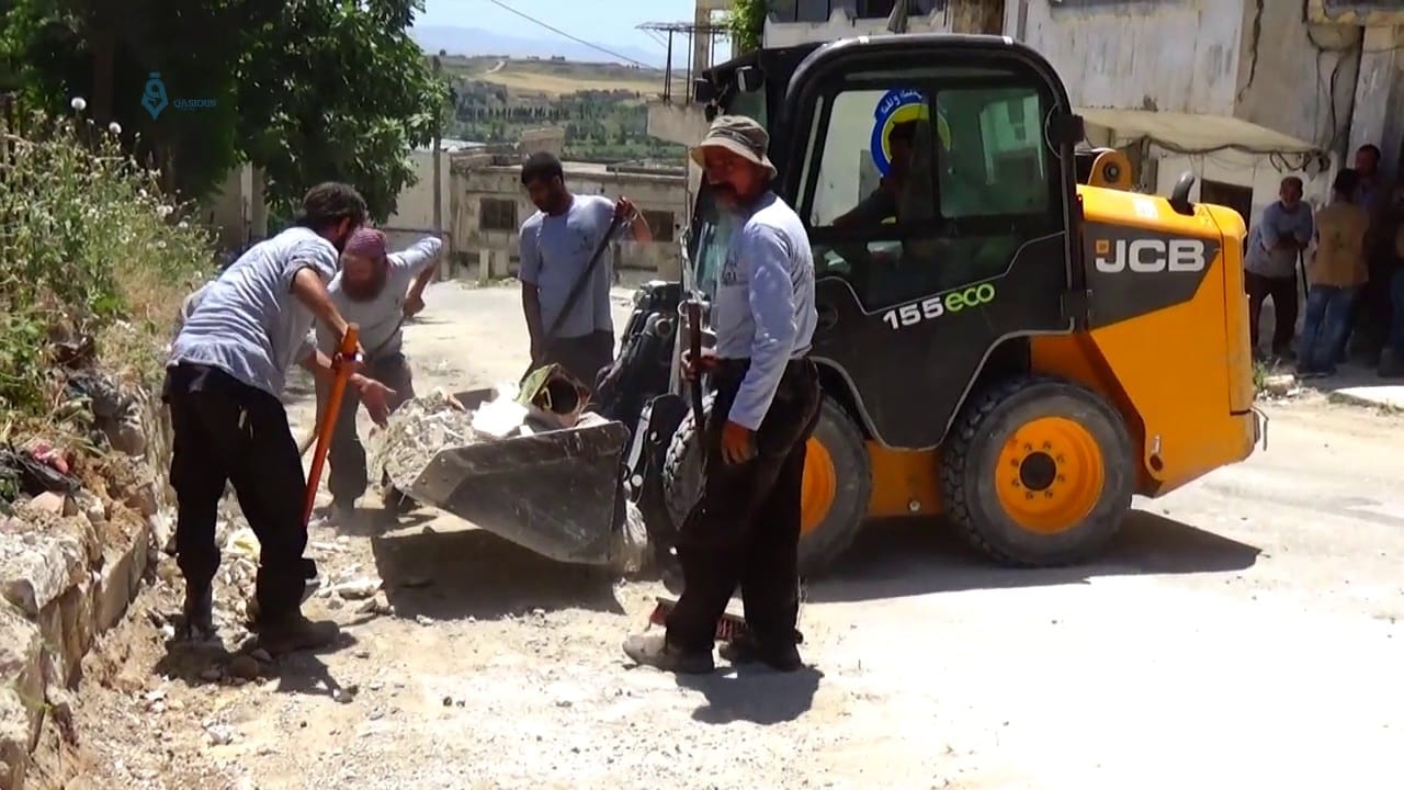 فريق الدفاع المدني يطلق عدة حملات خدمية في مدينة جسر الشغور