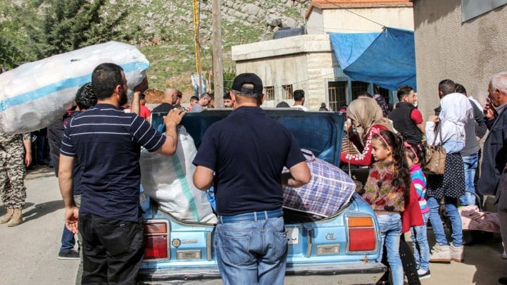 قوات النظام تبقي العائدين من لبنان في مراكز إيواء لحين التسوية