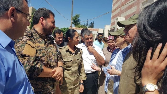 السيناتور البارز ليندزي غراهام يزور منبج ويقابل قادة بقسد للاطلاع على ملفها الأمني