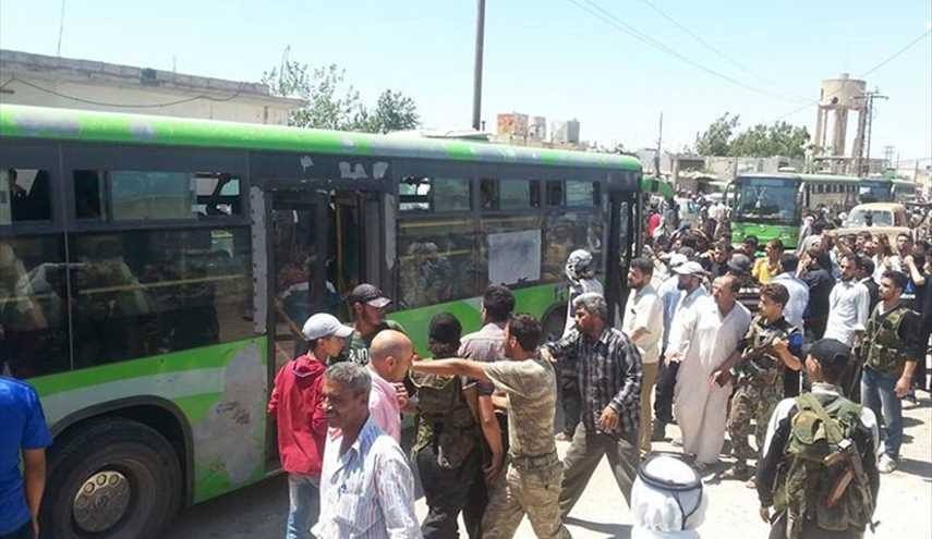 قوات النظام تنقل عشرات الشبان من الغوطة الغربية إلى القنيطرة ضمن اتفاق مع المعارضة
