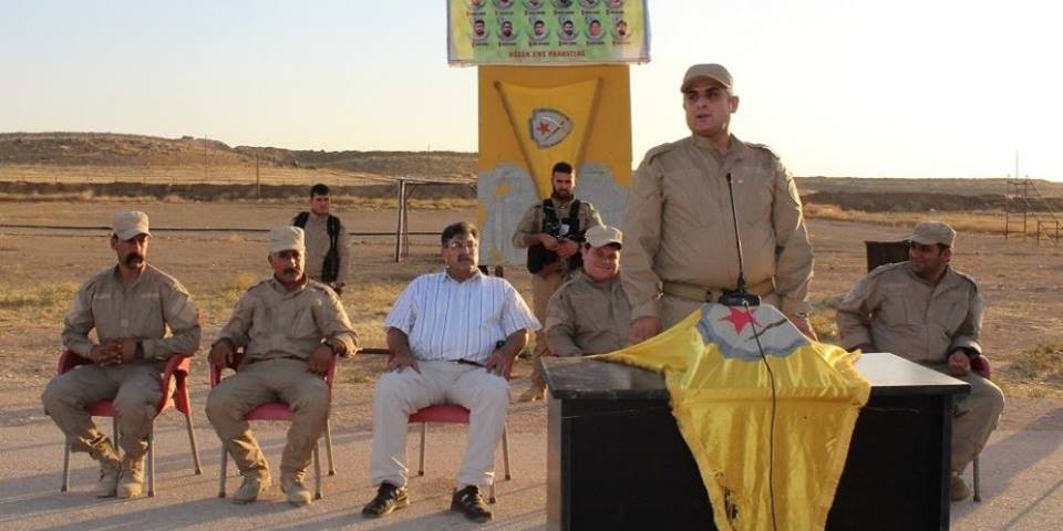 استقالة “مفاجئة” للرئيس المشترك لهيئة الدفاع.. وحديث عن “تغييرات كبيرة” بالإدارة الذاتية