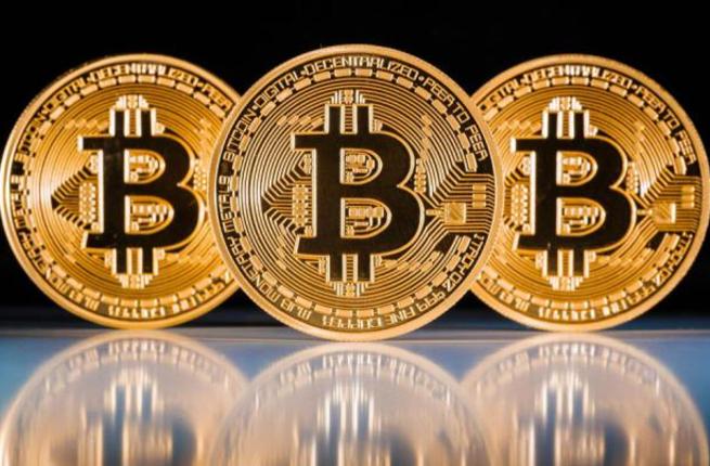 عملة “البيتكوين” ترتفع قيمتها بعد الهبوط الكبير الذي عانت منه في الأشهر الأخيرة