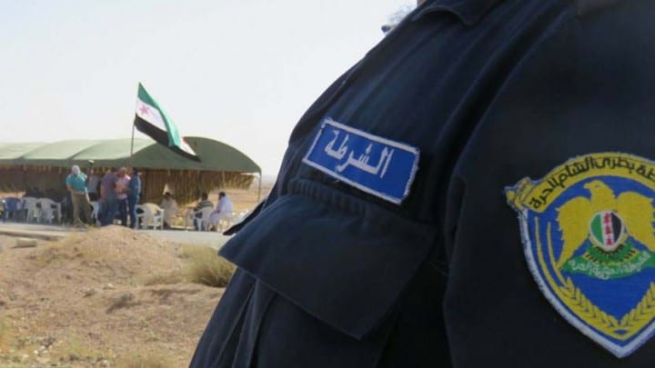 مسؤول في “الشرطة الحرة” يهنئ عقيداً بجيش النظام على ترقية.. وغضب في صفوف المعارضين