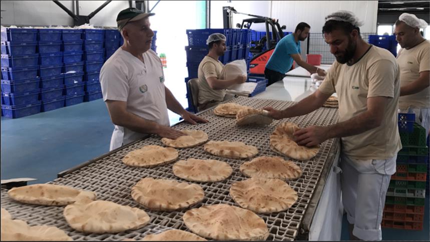تركيا تعلن توزيعها 150 مليون رغيف خبز للمواطنين داخل سوريا منذ بداية العام