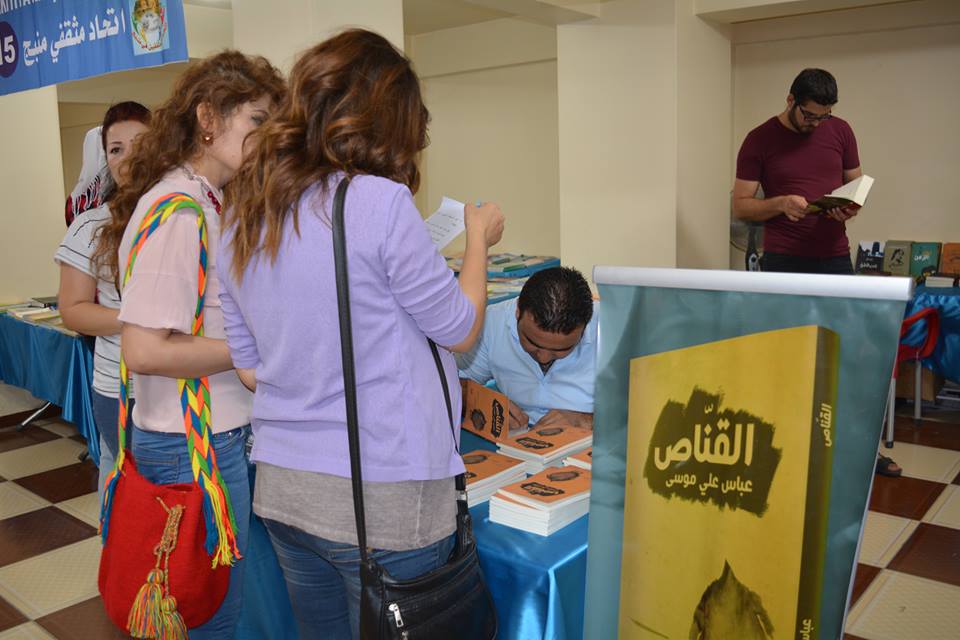 القامشلي: كتّاب شباب يوقعون أعمالهم على هامش معرض الكتاب