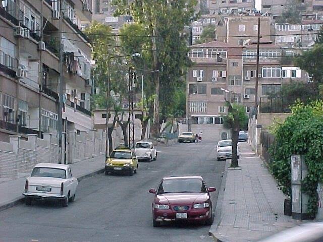 حالات تسمم.. اختلاط مياه الشرب بالصرف الصحي في حي المزة 86 بدمشق