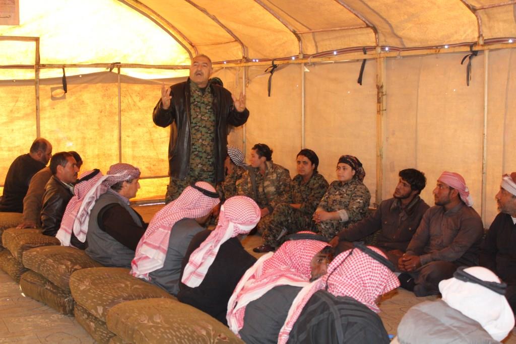 قسد تعقد اجتماعاً موسعاً مع وجهاء عشائر بدير الزور لـ”توضيح” زيارة وفد منها إلى دمشق