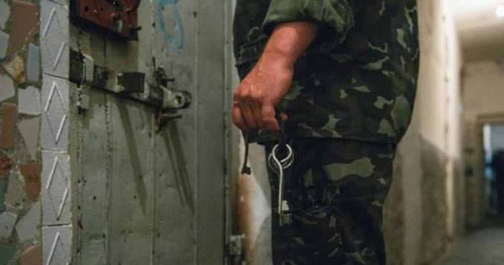 بعد يوم من “مرسوم العفو”: النظام يسلم أهالي برزة قوائم بأسماء أبنائهم القتلى تحت التعذيب