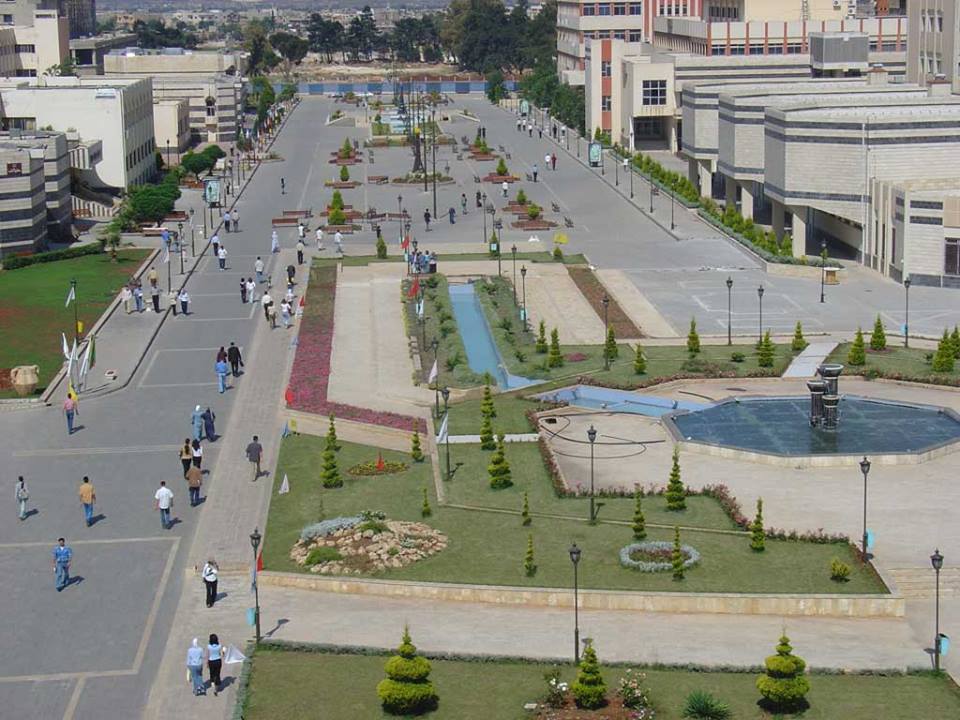 مستقبل تحدده الحواجز والجغرافيا: ما هي أوضاع طلاب الجامعات في مناطق المعارضة؟ وكيف يتدبرون أمورهم؟