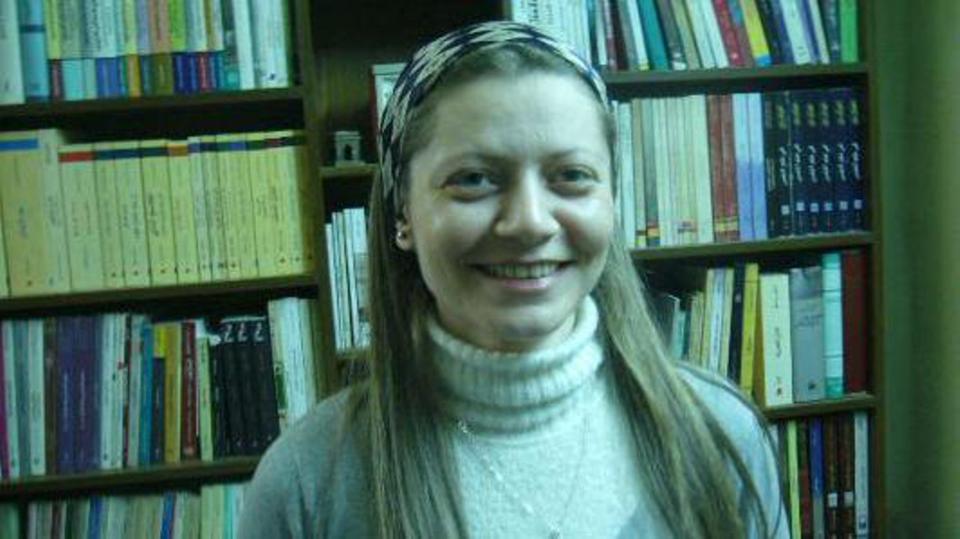 “تركت رسالة في سجن التوبة بـ 2016”: تقرير يكشف مؤشرات على احتجاز جيش الإسلام لرزان زيتونة