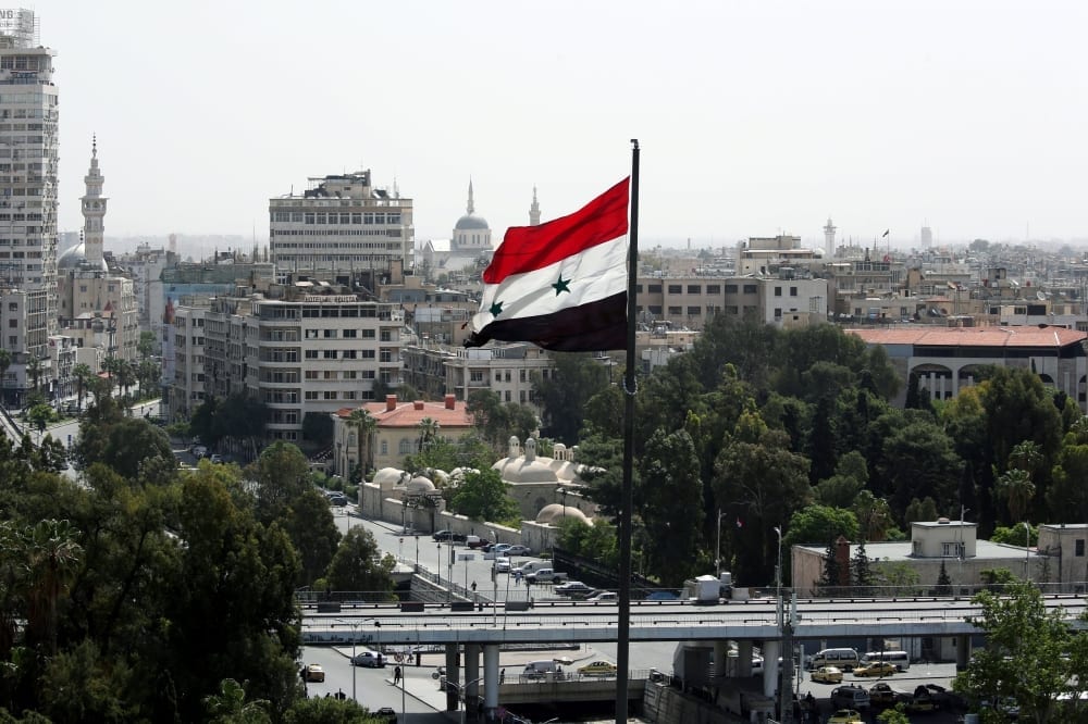 وفد معارض من درعا يجتمع بمسؤولي النظام بدمشق.. والأخير للمعارضة “علينا أن نعيش سوياً.. لا منتصرين ولامنهزمين”