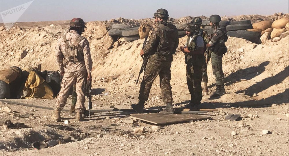 عبر جواسيس وسماسرة: المليشيات الإيرانية تستدرج الشبان النازحين في ديرالزور للانضمام لها