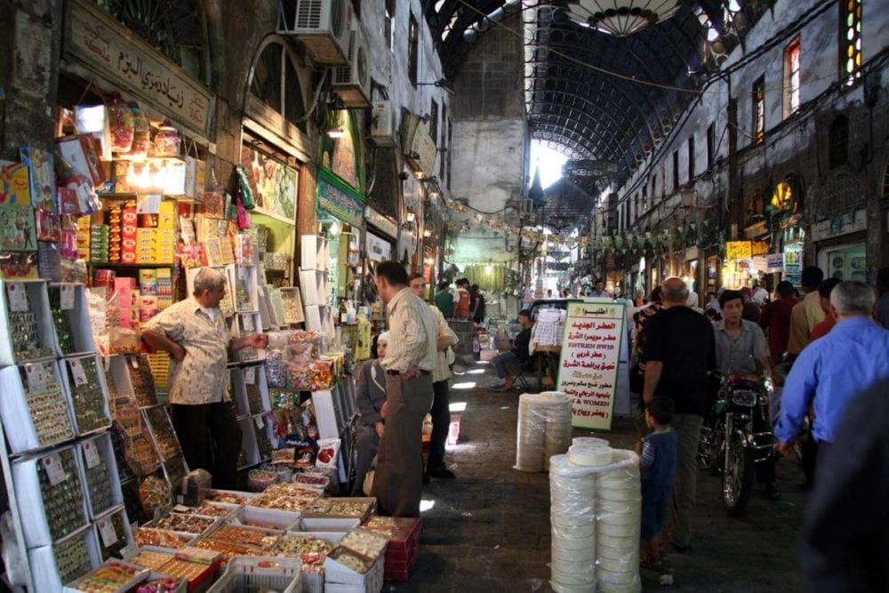 مع عودة المهربات إلى الأسواق.. من المتحكم الفعلي بالاقتصاد السوري؟