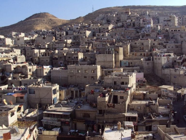 إيران تتفق مع حكومة النظام لتنفيذ مشاريع سكنية في المدن السورية