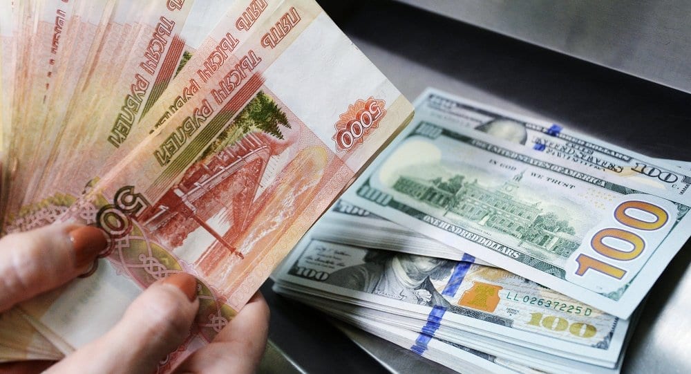 روسيا تبدأ بالتخلي عن الدولار في تعاملتها التجارية