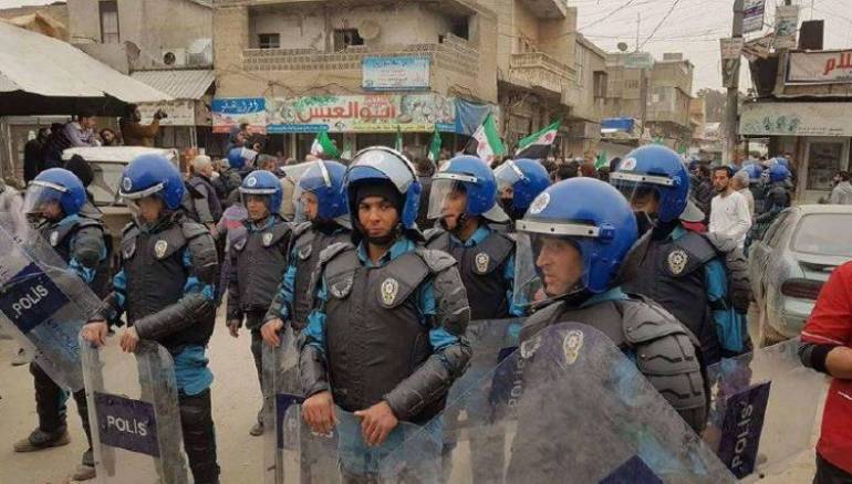 في اعزاز: مجهول لاحقته الشرطة.. فاستهدف عناصرها بقنبلة يدوية موقعاً 6 جرحى