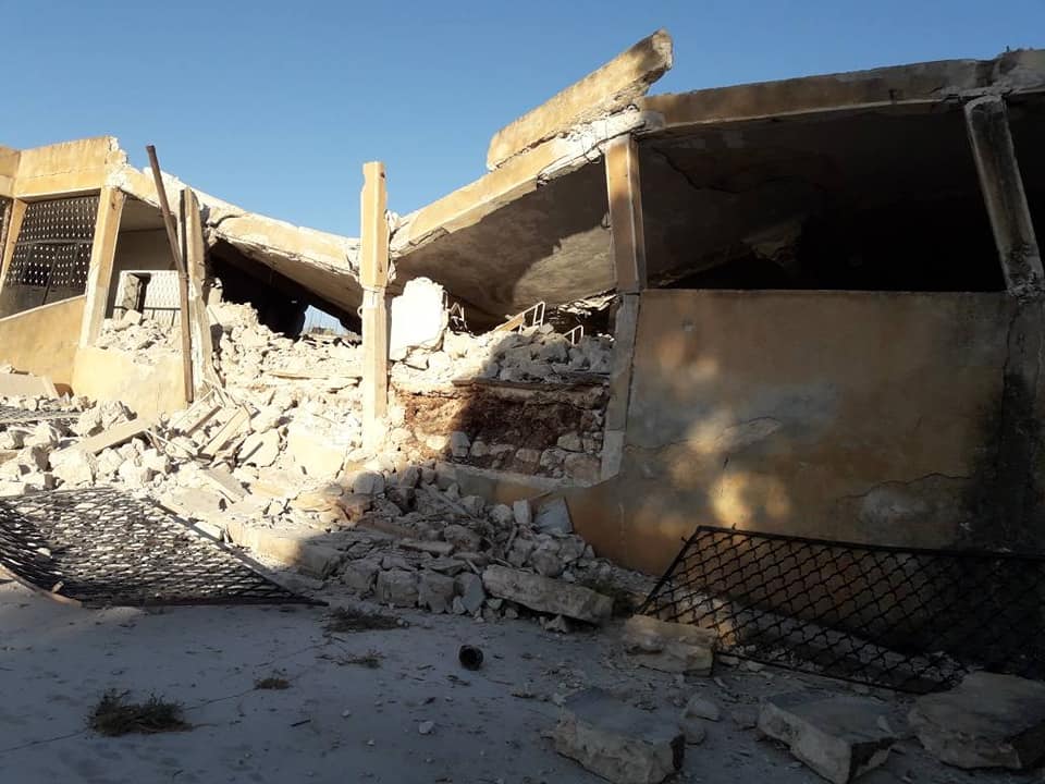 تربية إدلب تعلّق دوام المدارس في خان شيخون ومعرة النعمان بسبب القصف الجوّي
