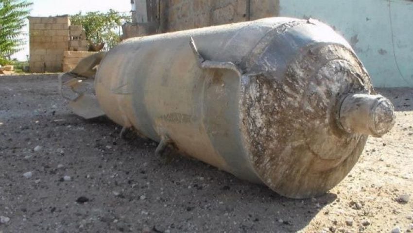 مصادر موالية تعلن بدء المعركة: 15 مروحية للنظام تلقي 63 برميلاً متفجراً على إدلب وحماه