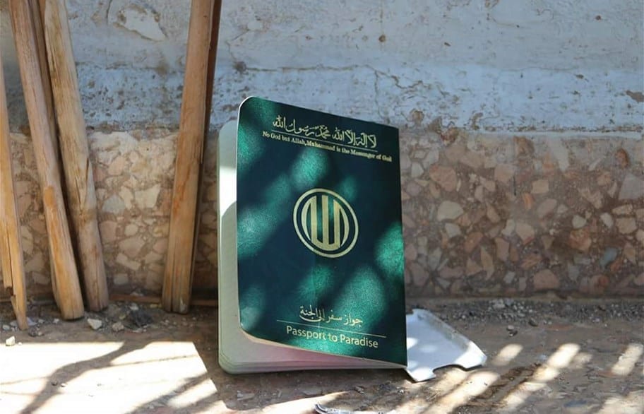 بعد مفاتيح الخميني: جوازات سفر للجنة.. وكتابات غريبة مع العناصر.. كيف تخدع إيران من تجندهم؟