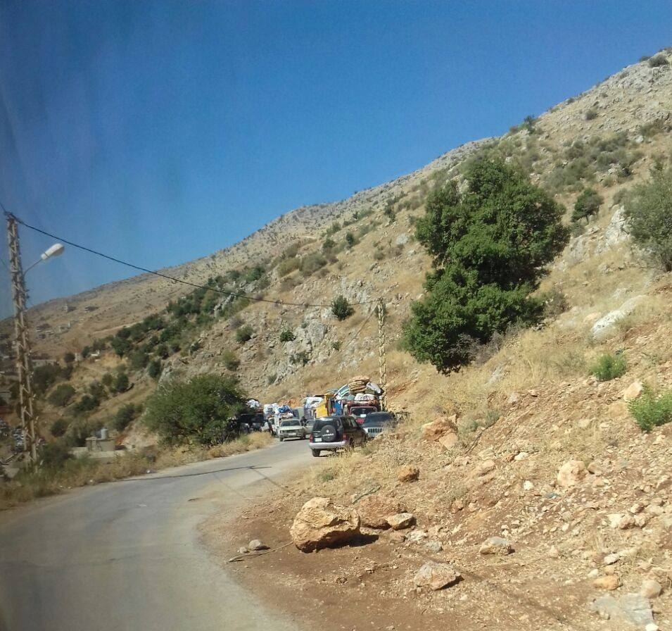 عشرات اللاجئين السوريين يعودون من لبنان إلى الغوطة الغربية