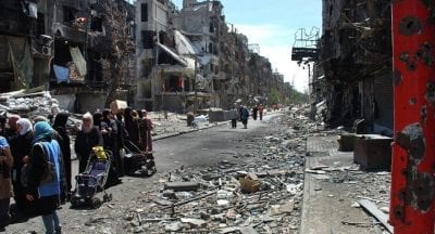 مخيم اليرموك بين قوات النظام وجيش التحرير.. قلة من الأهالي وكثير من الأنقاض