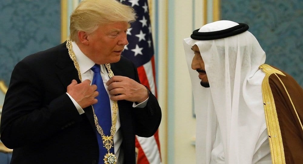 ترامب: لا يستطيع عاهل السعودية البقاء في السلطة “لأسبوعين” دون دعم أمريكا.. وأخبرته ذلك