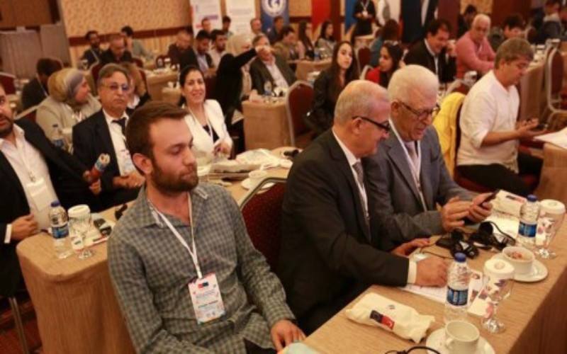 سلط الضوء على مشاكلهم: مؤتمر يناقش أوضاع اللاجئين وتعاطي الإعلام معهم بتركيا