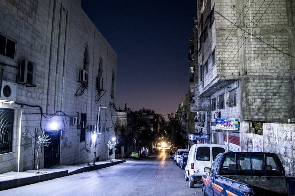 حكومة النظام تنذر أصحاب المحال التجارية في جيرود بضرورة تسجيل محالهم بشكل رسمي