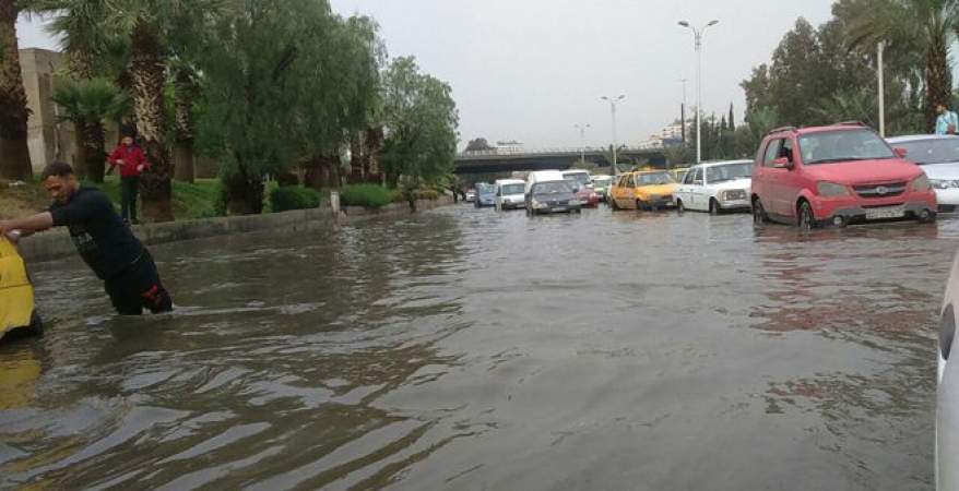 دمشق: السيول تسبب أضراراً بالغة بمصانع ومعامل عدرا