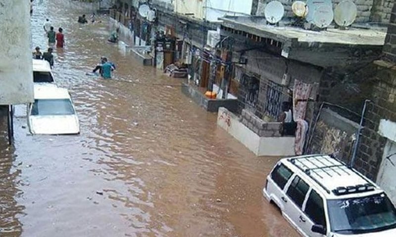 سيول وفيضانات دمشق تشرد نحو 150 عائلة وتهدم 8 منازل
