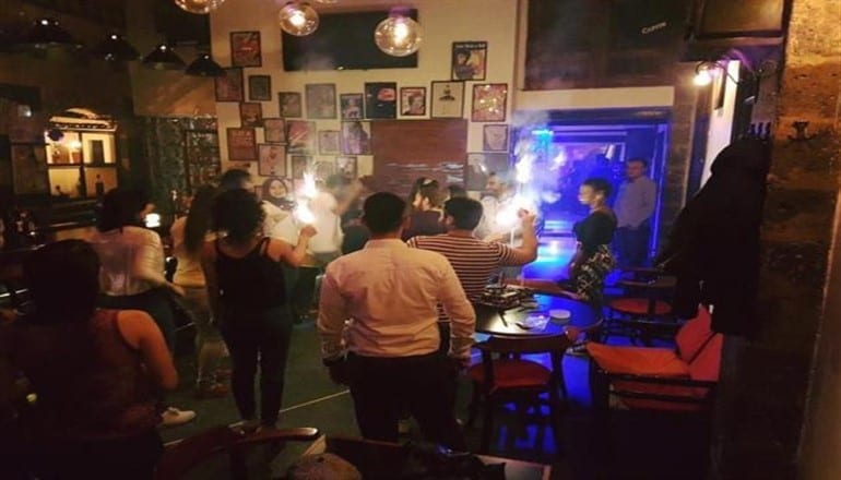 دمشق.. حكومة النظام تغلق 58 بار ومطعم خلال العام الجاري