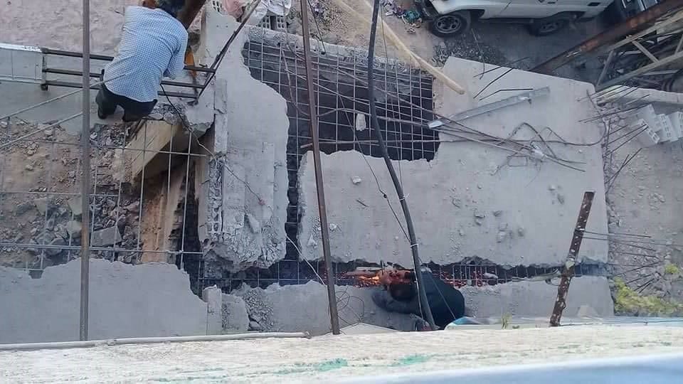 المهندس “ضحك ساخراً” أثناء الهدم: جندي مصاب بنى مشغلاً بـ”مكافأة رئاسية”.. والمحافظة حولته لركام