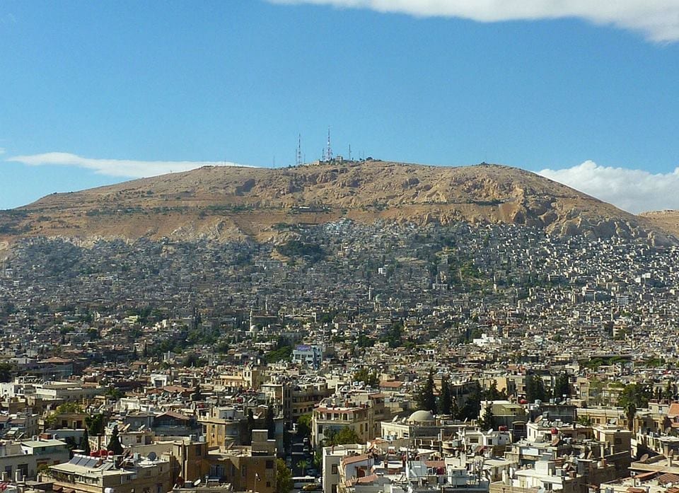النظام يعلن: لا نية لتعويض سكان المخالفات عن استملاك عقاراتهم