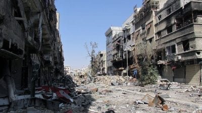 النظام يستغل مخيم اليرموك بملف إعادة الإعمار ويحاصره بالقانون رقم 10
