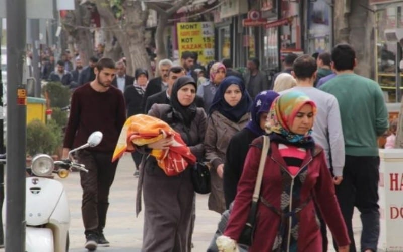 (الحل نت) يستطلع آراء بعض اللاجئين السوريين في تركيا حول العودة إلى البلاد؟