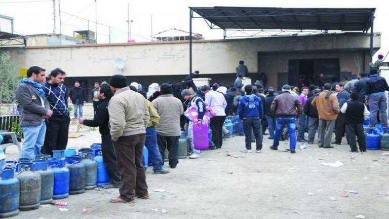 حكومة النظام تزيد من معاناة السوريين وتقرر تخفيض كميات الغاز المخصصة للعاصمة دمشق
