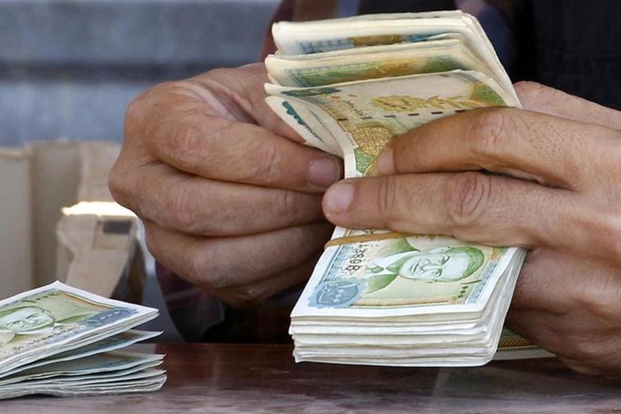 متوسط راتب الموظف السوري 83 دولار ومستوى المعيشة 300 ألف