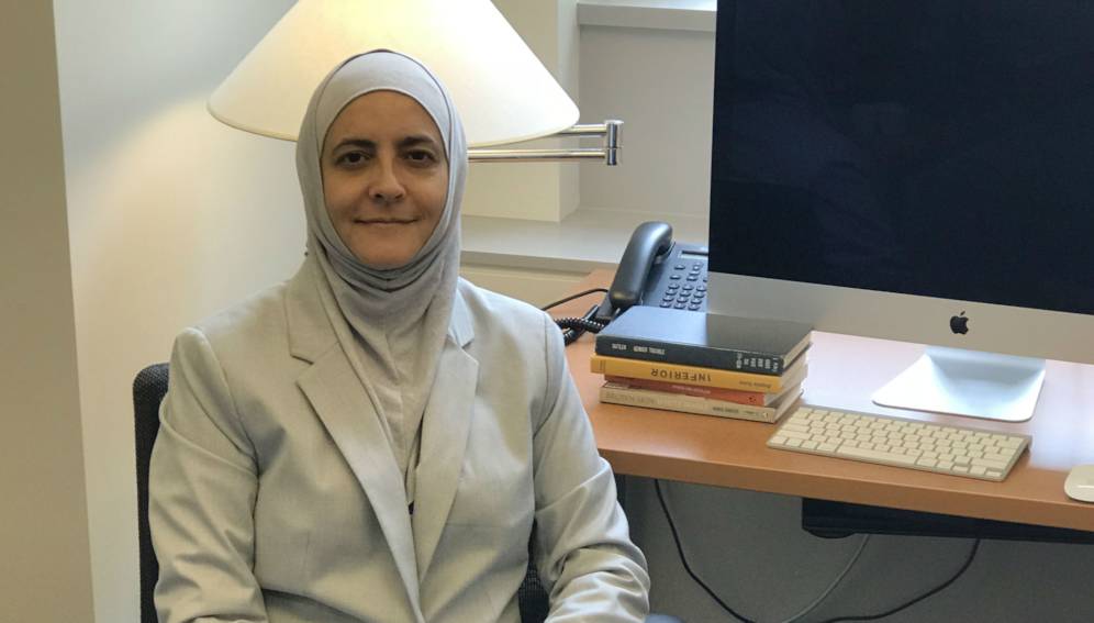 تفوق المرأة العربية في مجال العلوم على نظيرتها الغربية