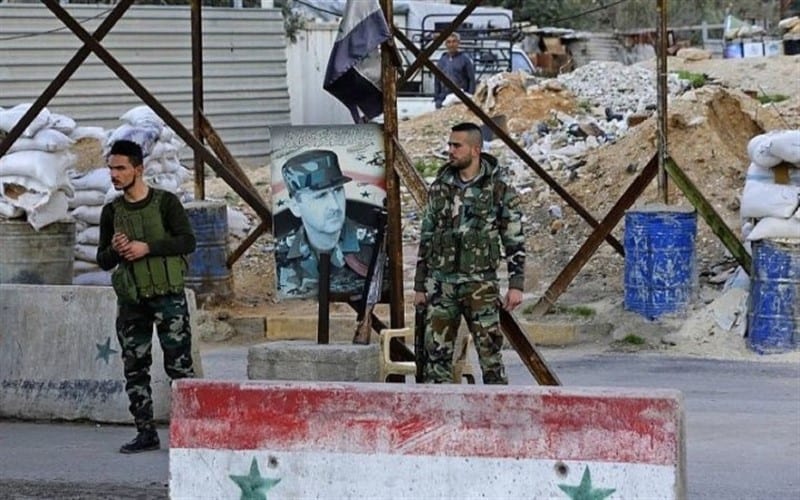 عناصر النظام يعدمون شاباً رمياً بالرصاص بعد توقيفه على حاجز بريف دمشق