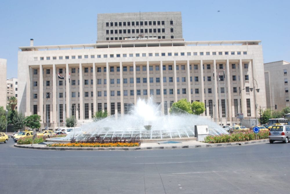 المصرف المركزي السوري يرفع سعر صرف الدولار والحوالات
