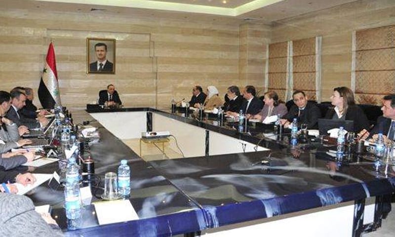 حكومة النظام تخفض نفقات الضيافة والقرطاسية إلى النصف