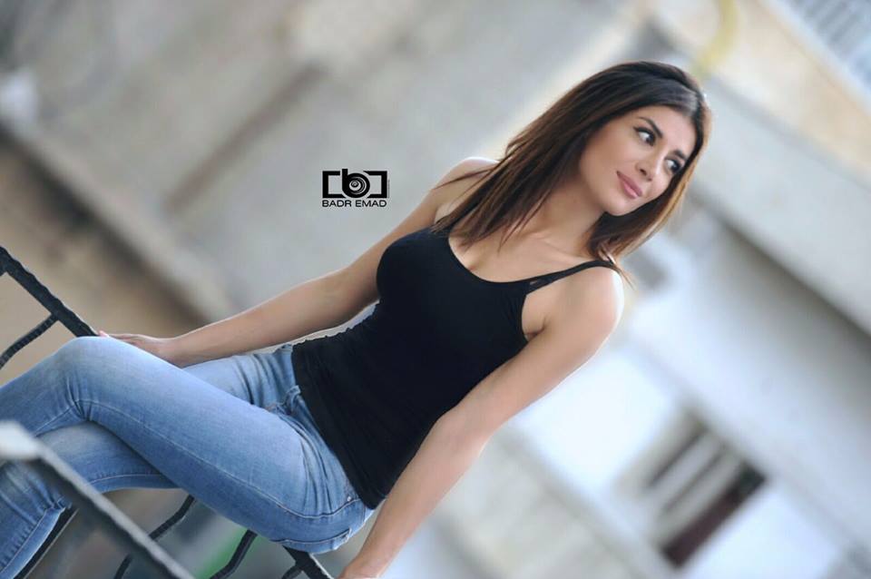 ممثلة سوريّة تهاجم النظام عبر فيس بوك ثم تحذف ما نشرته!