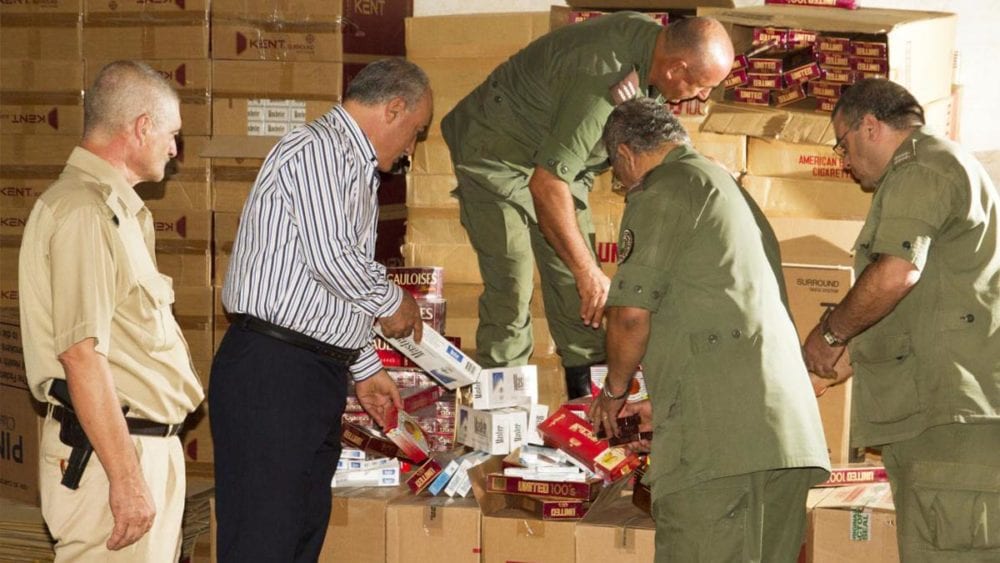 حملة مكافحة التهريب تضرب التجّار الصغار وتبتعد عن الحيتان